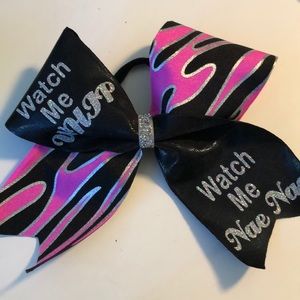 “Watch me whip, Watch me Nae Nae” Cheer bow!!🎀